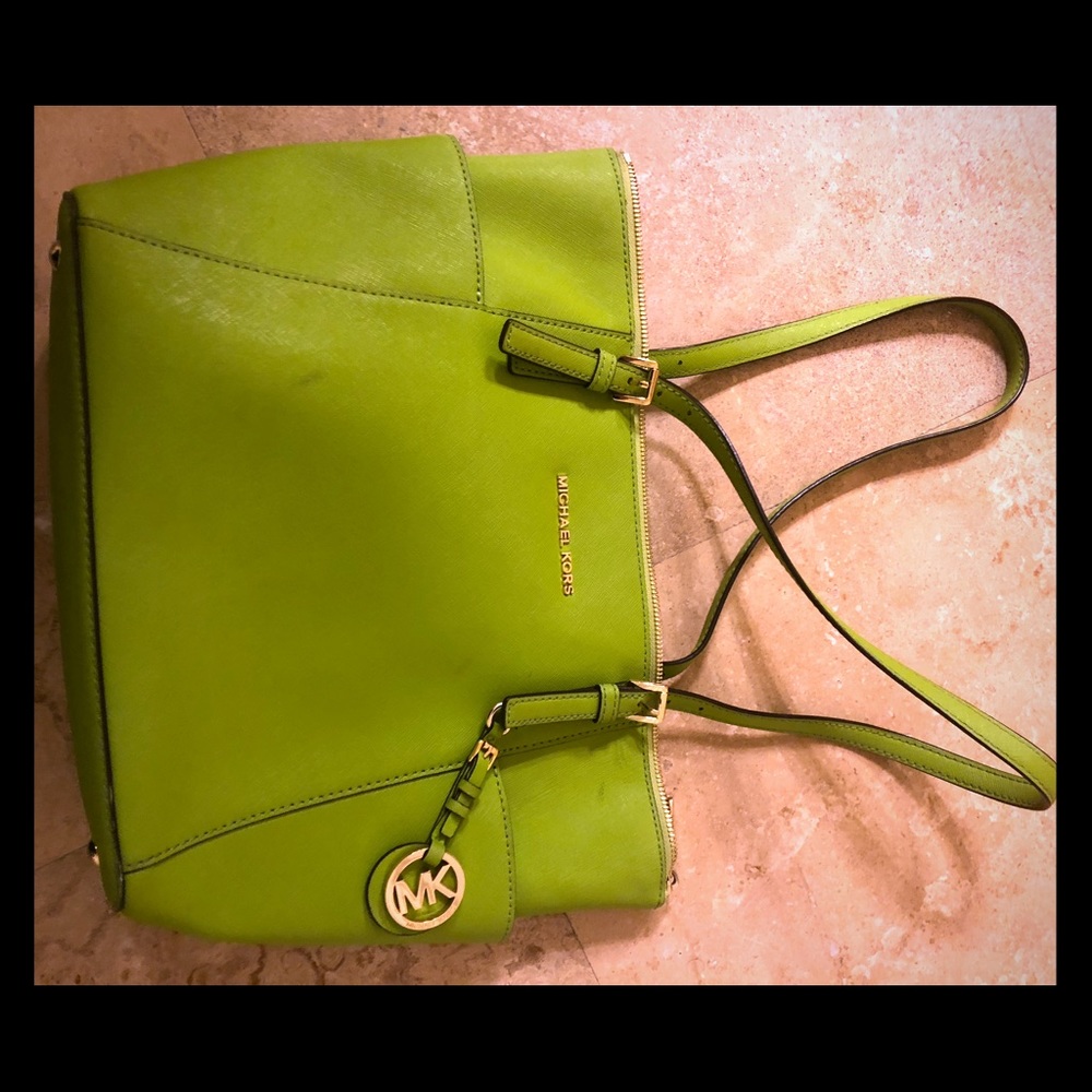 Michael Kors green tote 🍏